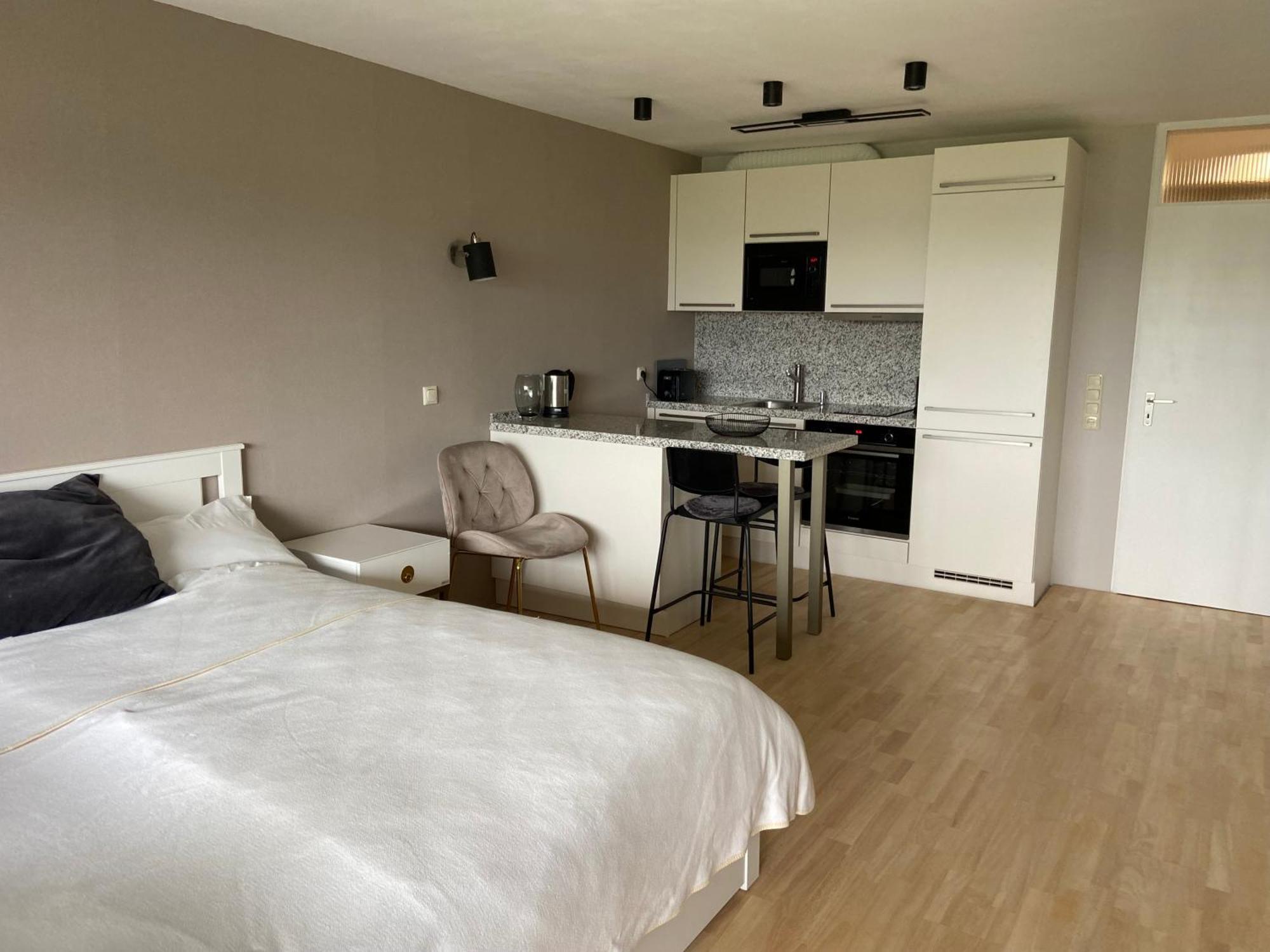Freshly Renovated Studio Apartment - Top Location In Weinstadt Exterior foto