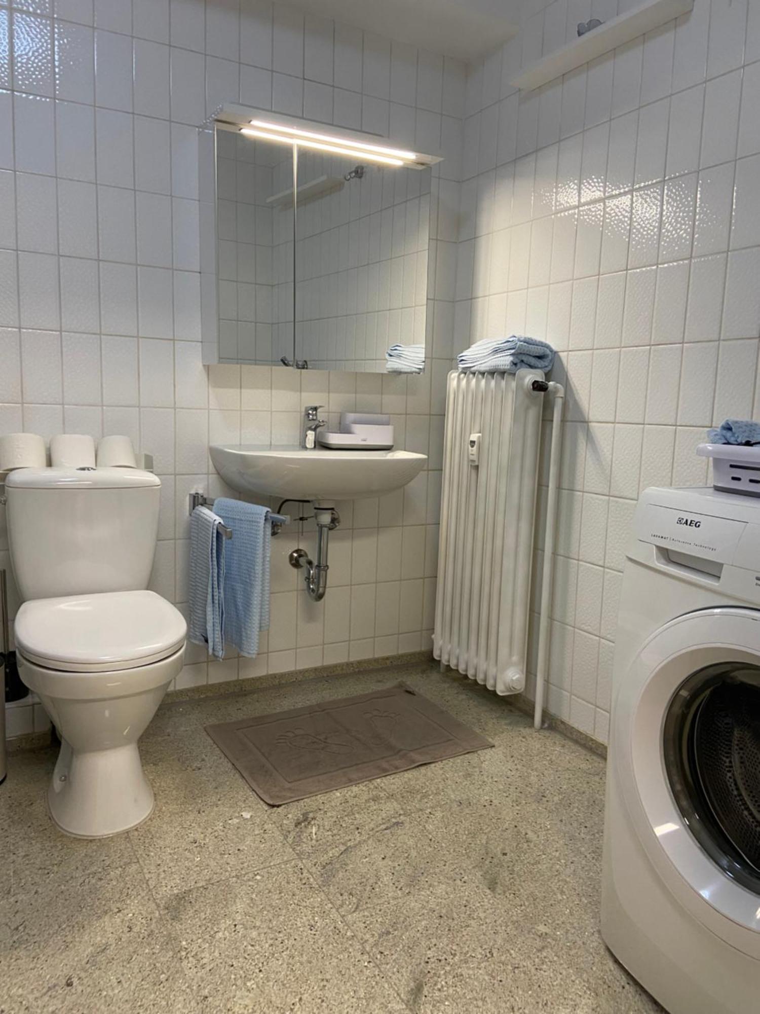 Freshly Renovated Studio Apartment - Top Location In Weinstadt Exterior foto