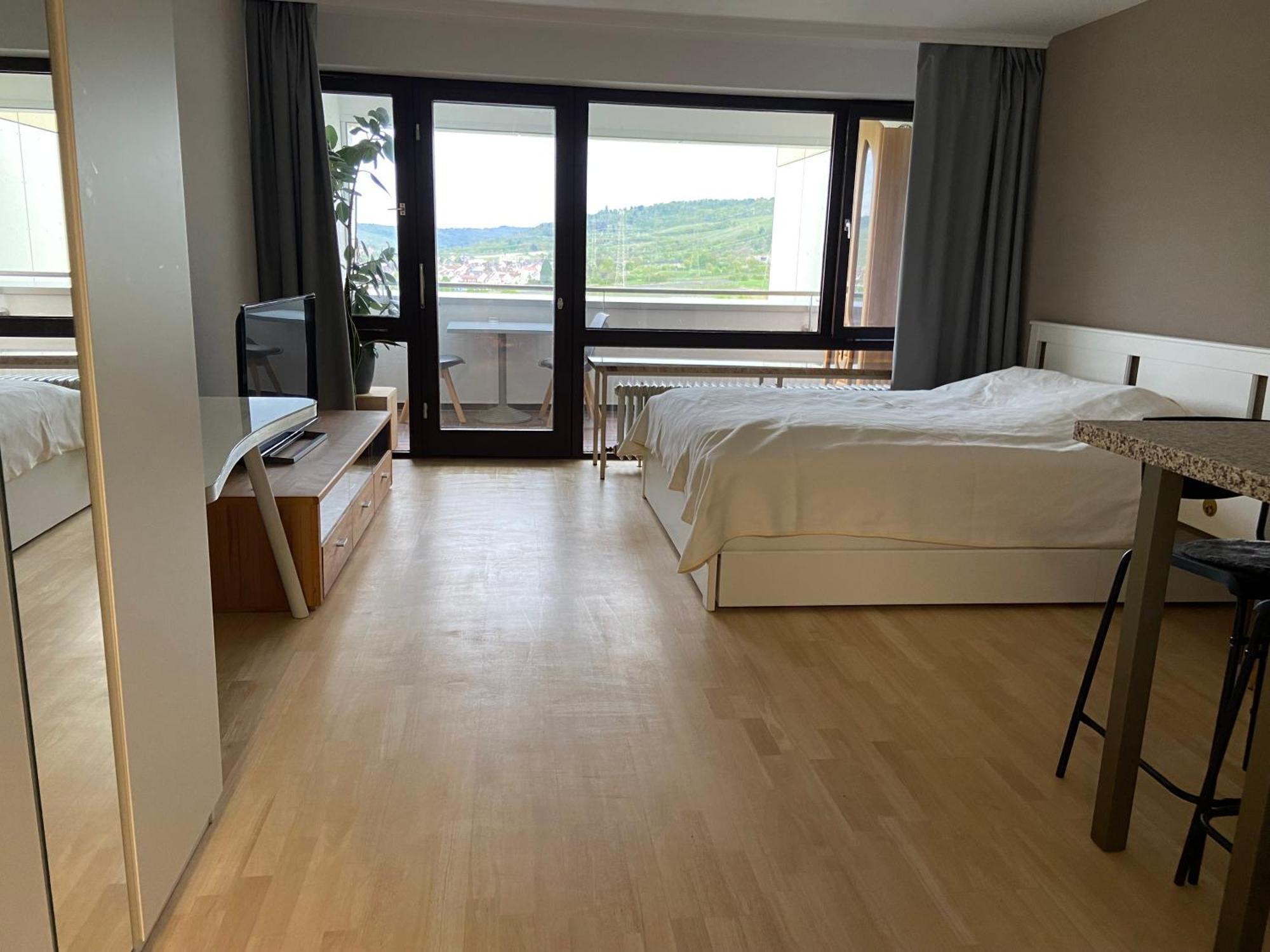 Freshly Renovated Studio Apartment - Top Location In Weinstadt Exterior foto