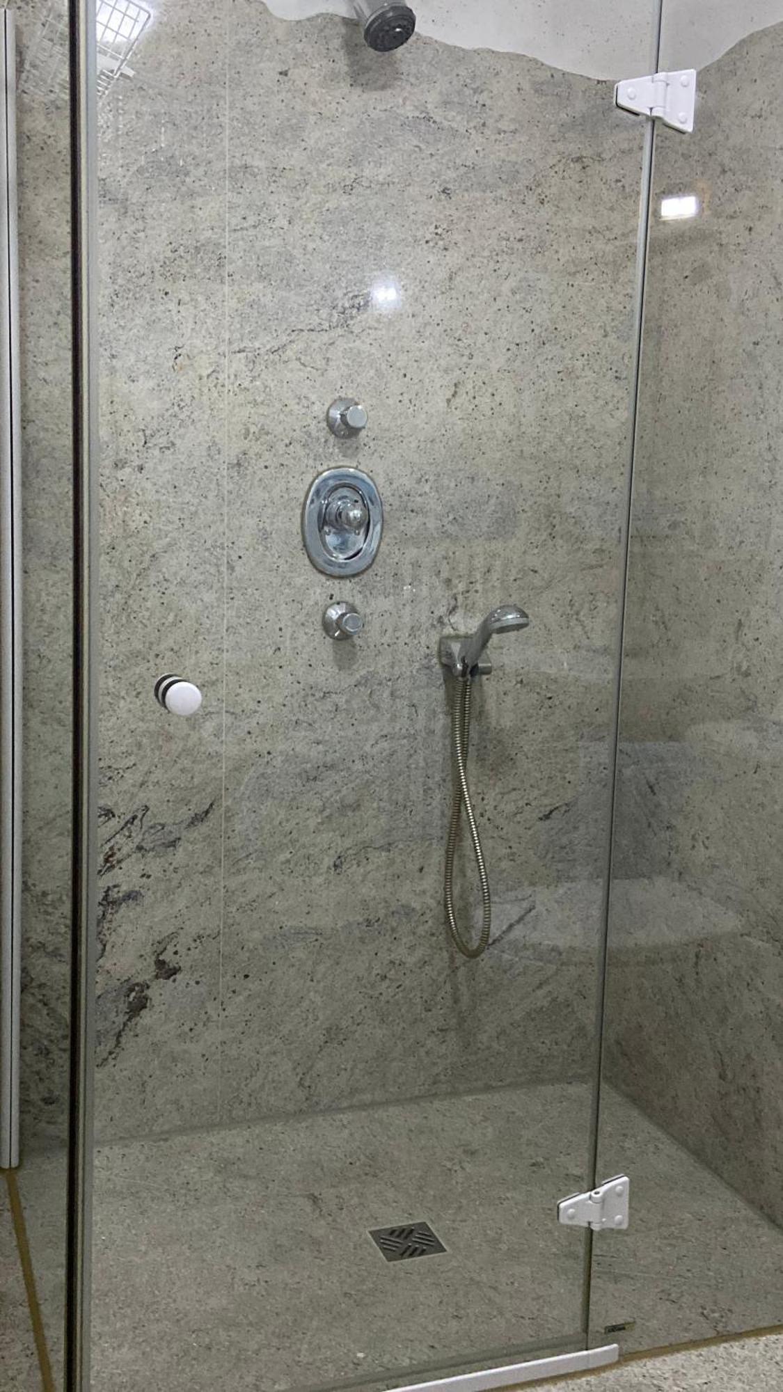 Freshly Renovated Studio Apartment - Top Location In Weinstadt Exterior foto