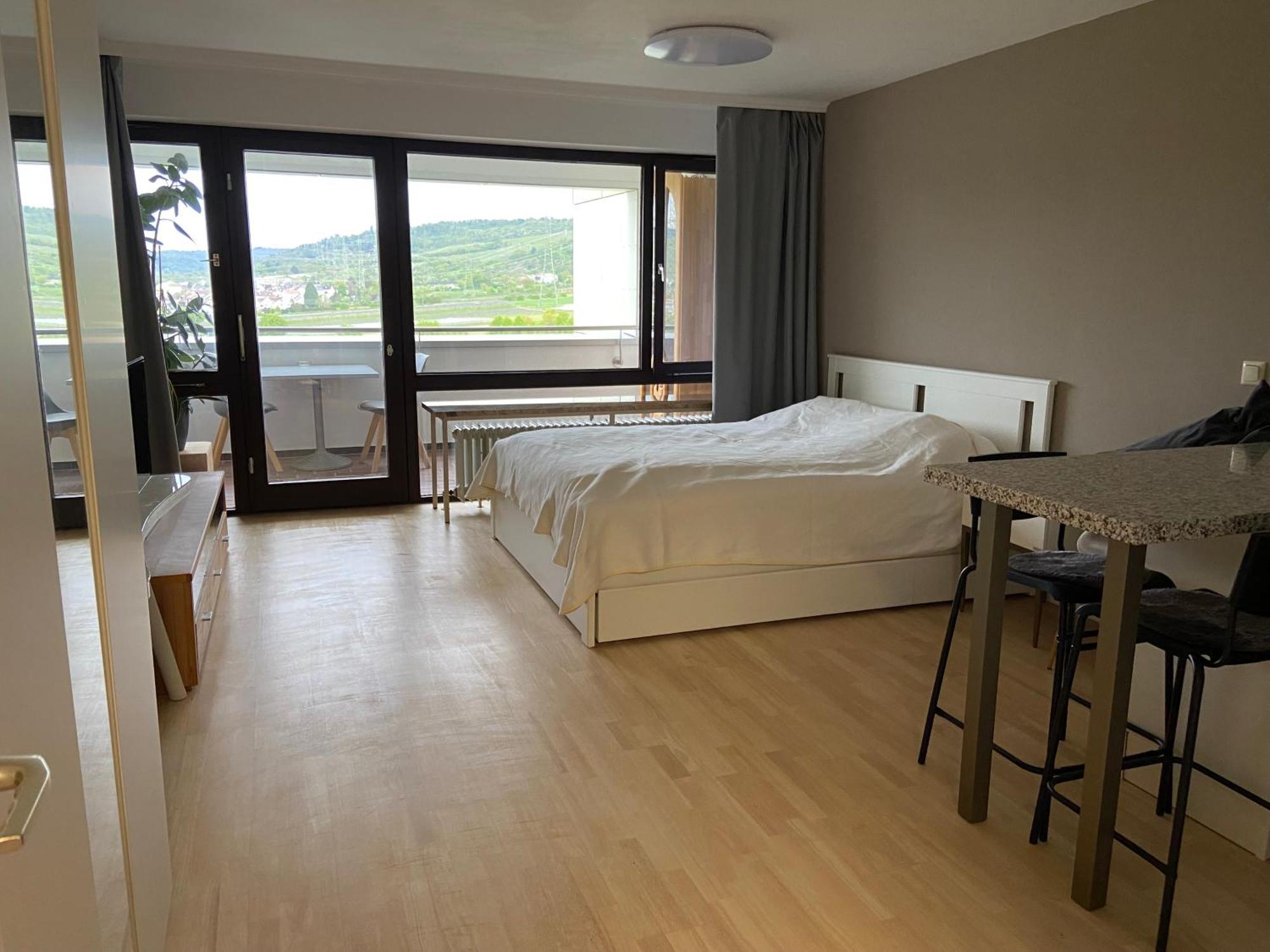 Freshly Renovated Studio Apartment - Top Location In Weinstadt Exterior foto